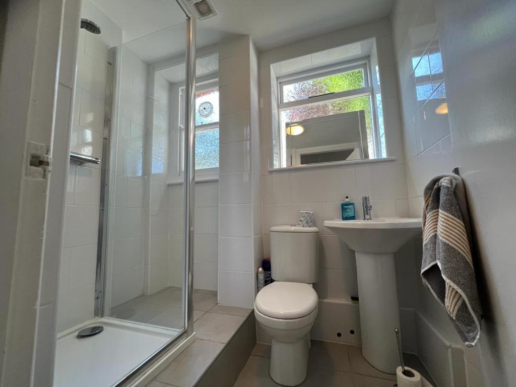 Complete One Bedroom Flat In Chiswick London, Fully Furnished Exterior foto